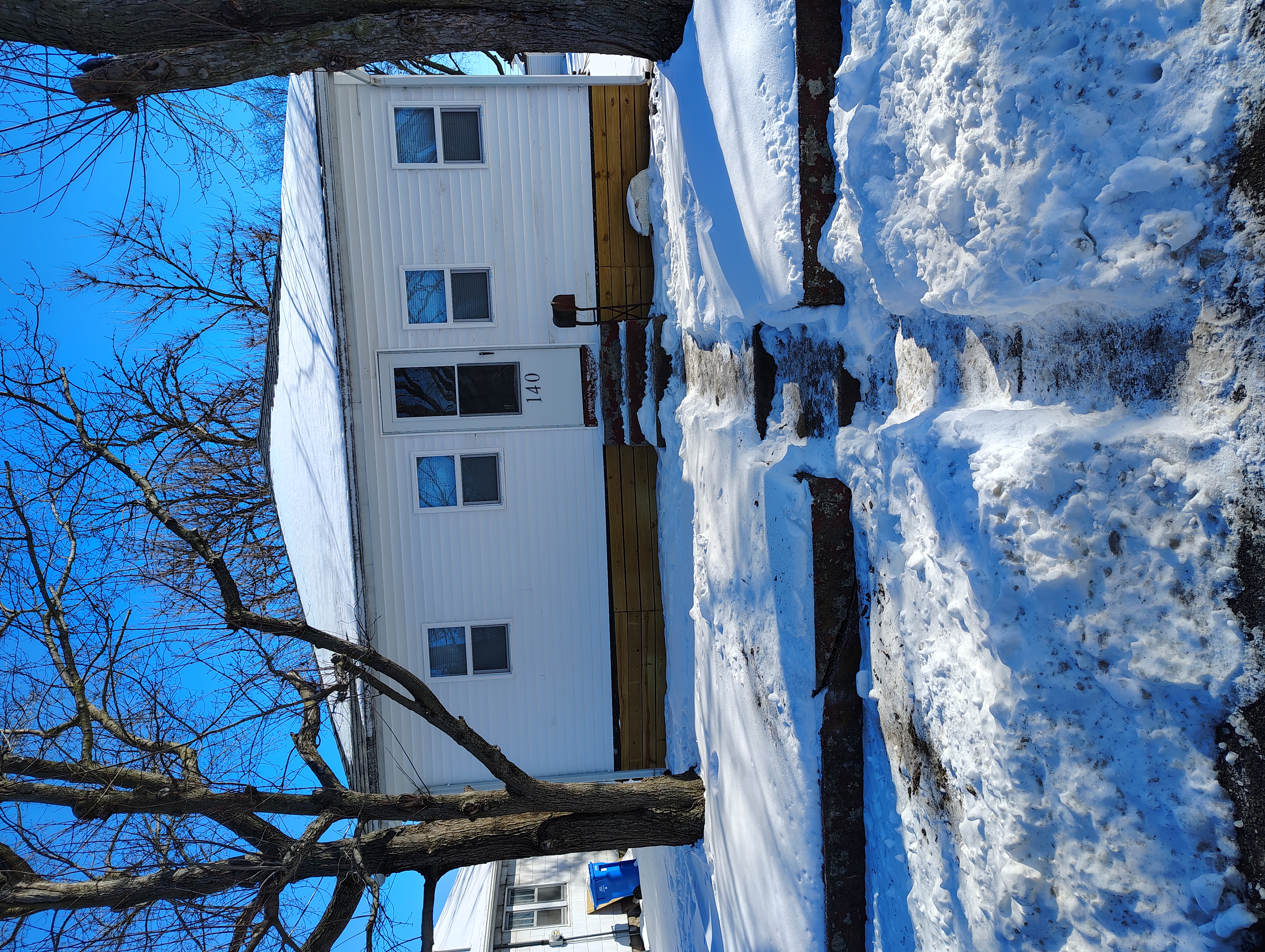 East Alton House: 140 Illinois St