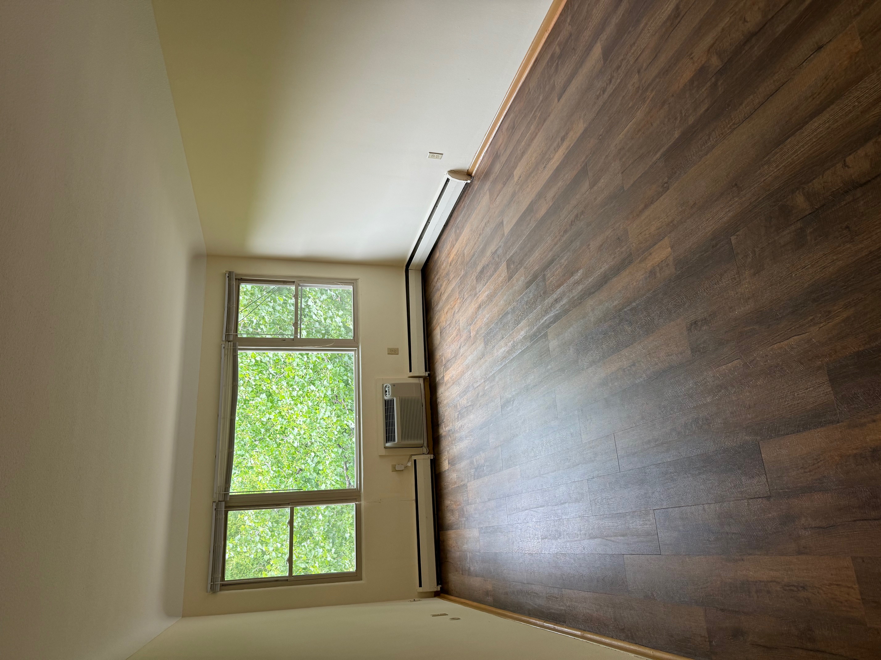 St. Paul Apartment: 1161 st clair ave