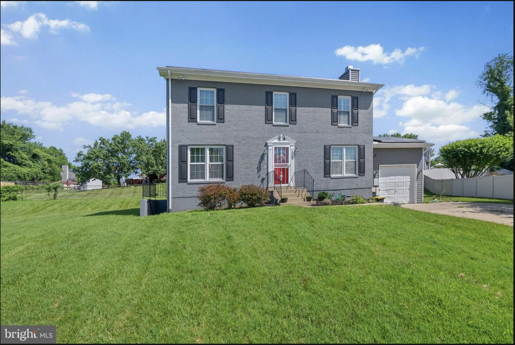 Hyatsville House: 206 royal oak cir