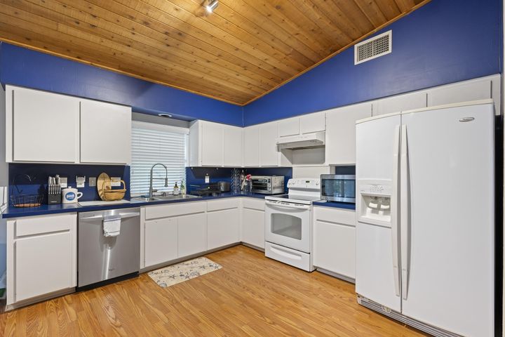 Wellington House: 756 Juniper Place