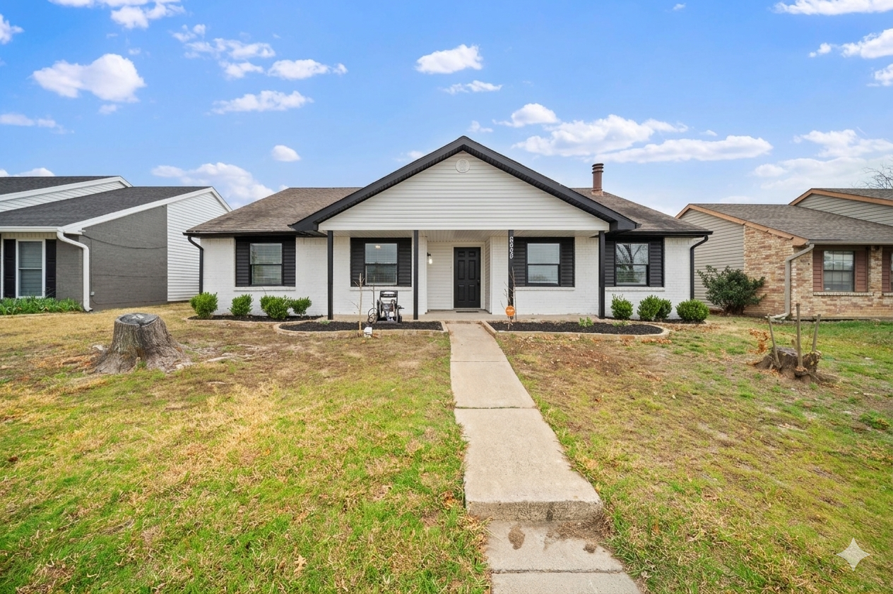 The Colony House: 5649 North Colony