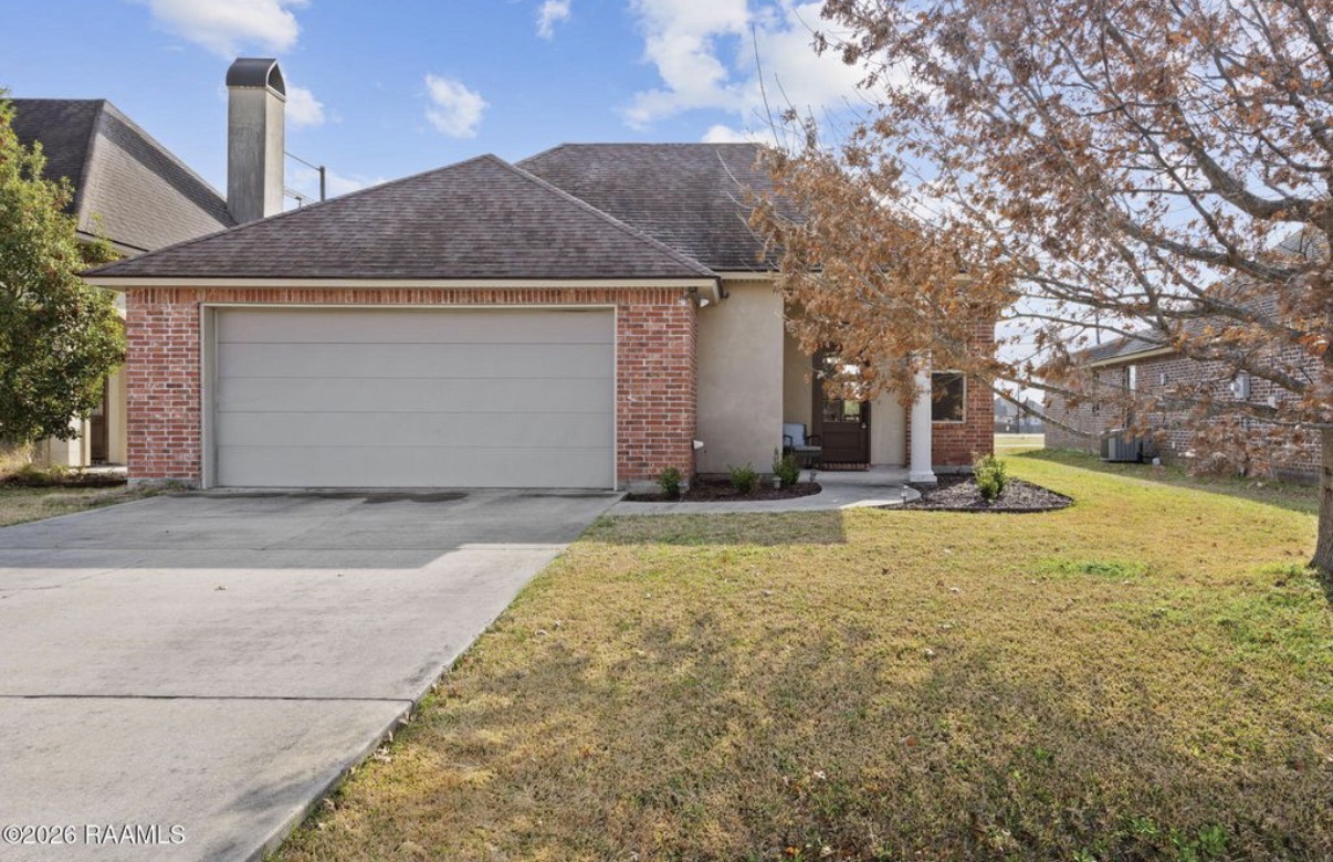 Broussard House: 300 Overbrook Dr