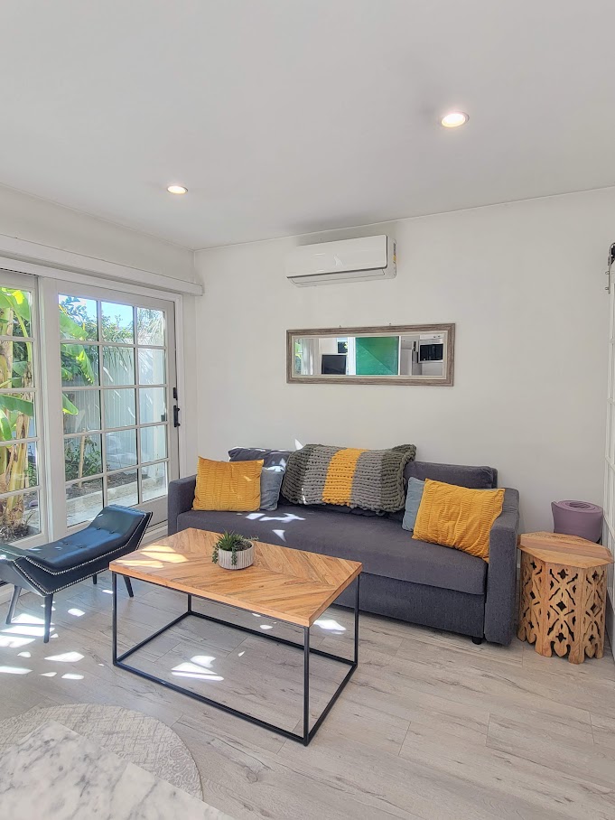 torrance House: 3332 Cricklewood st