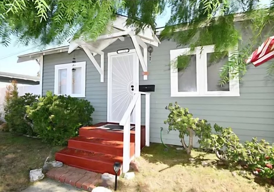 Torrance House: 2264 Sierra St