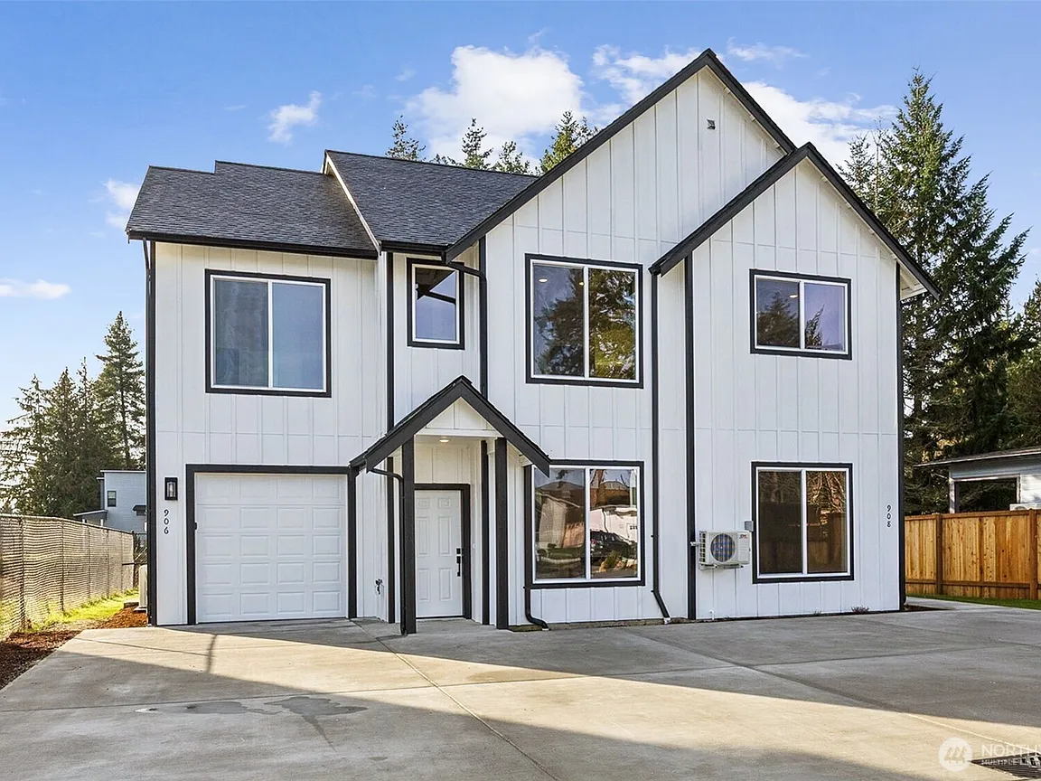 Tacoma House: 104th Street Ct S