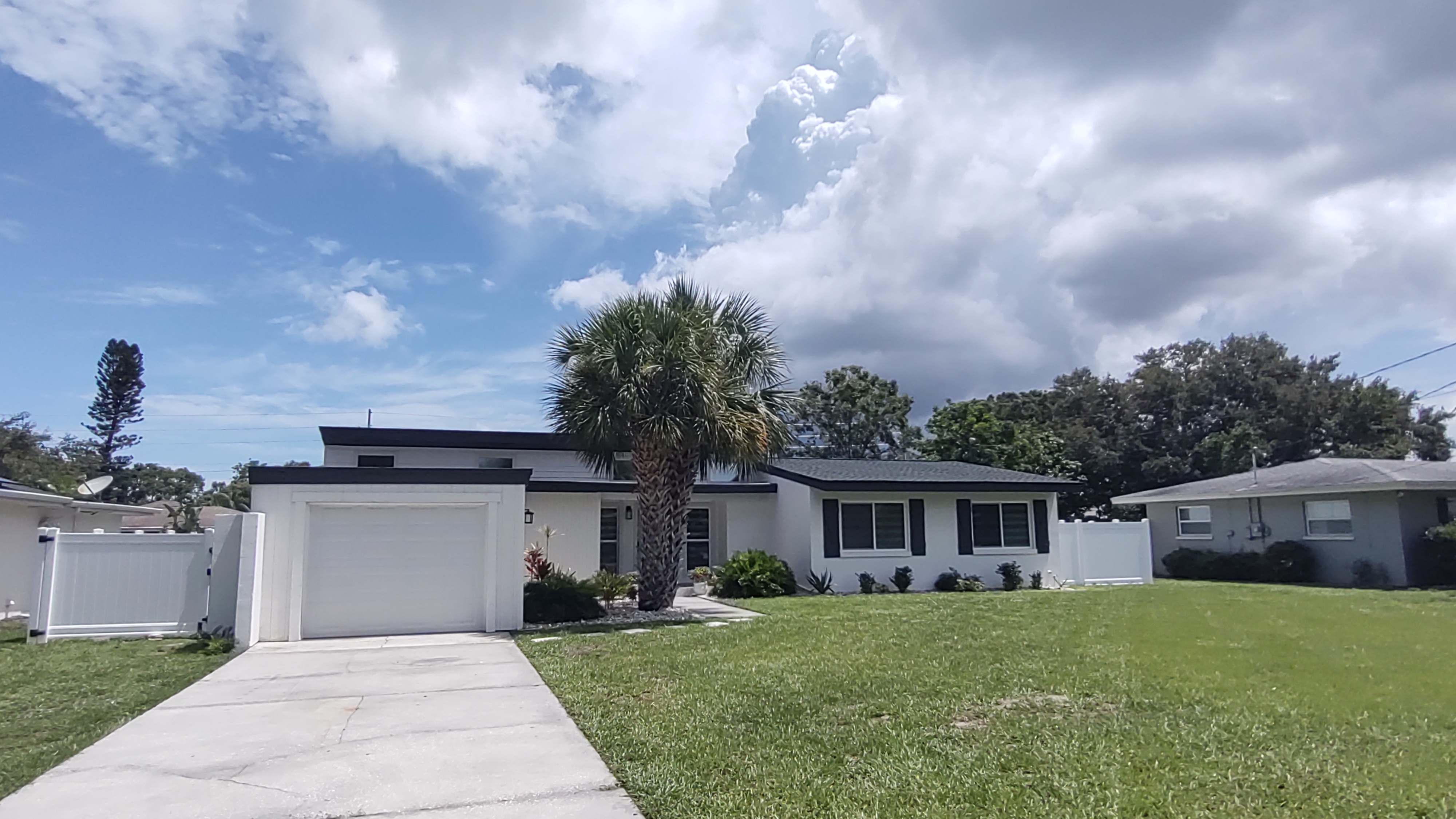 Belleair Bluffs House: 2713 Renatta Dr