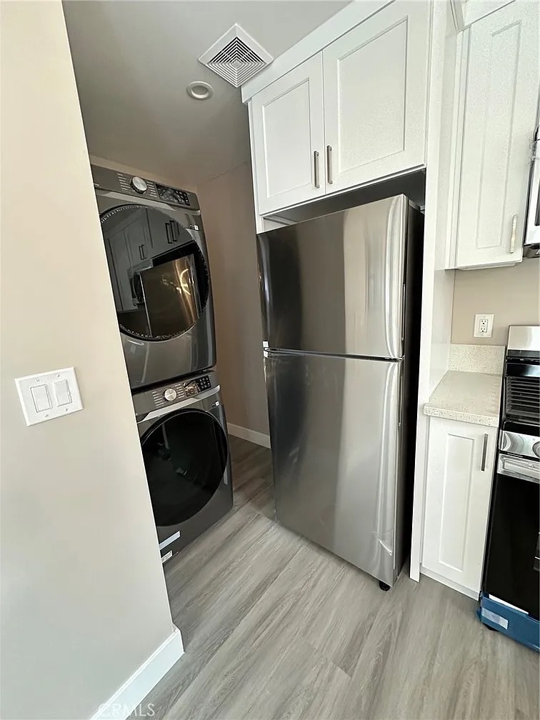 Downey House: 11715 Mitla ave