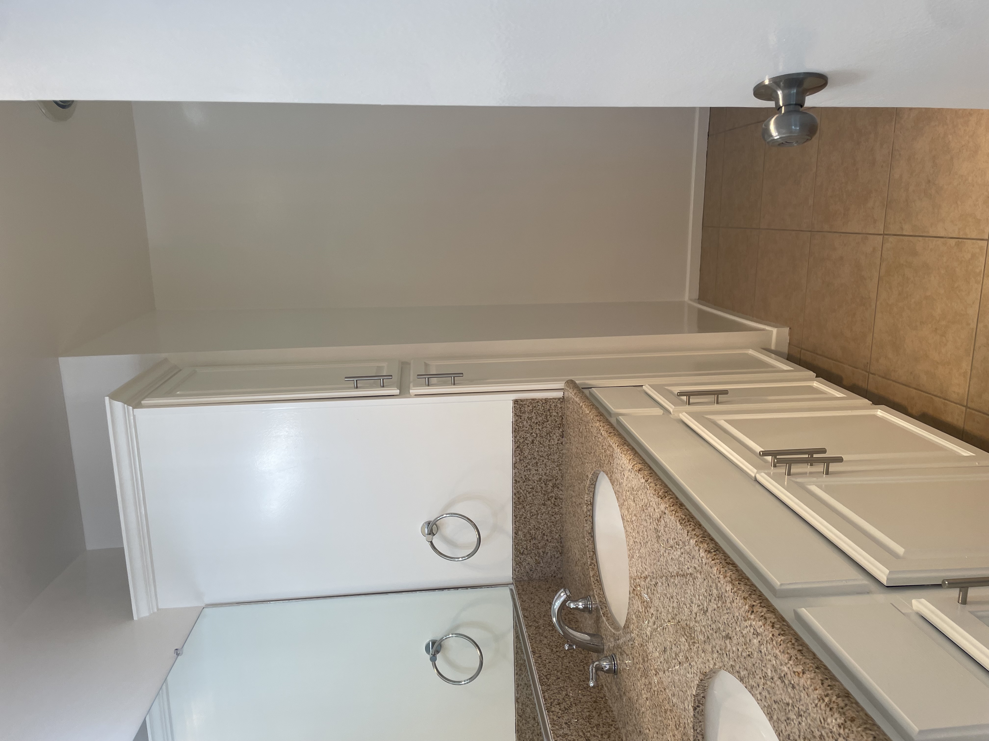 Los Angeles Apartment: 125 N Barrington Ave