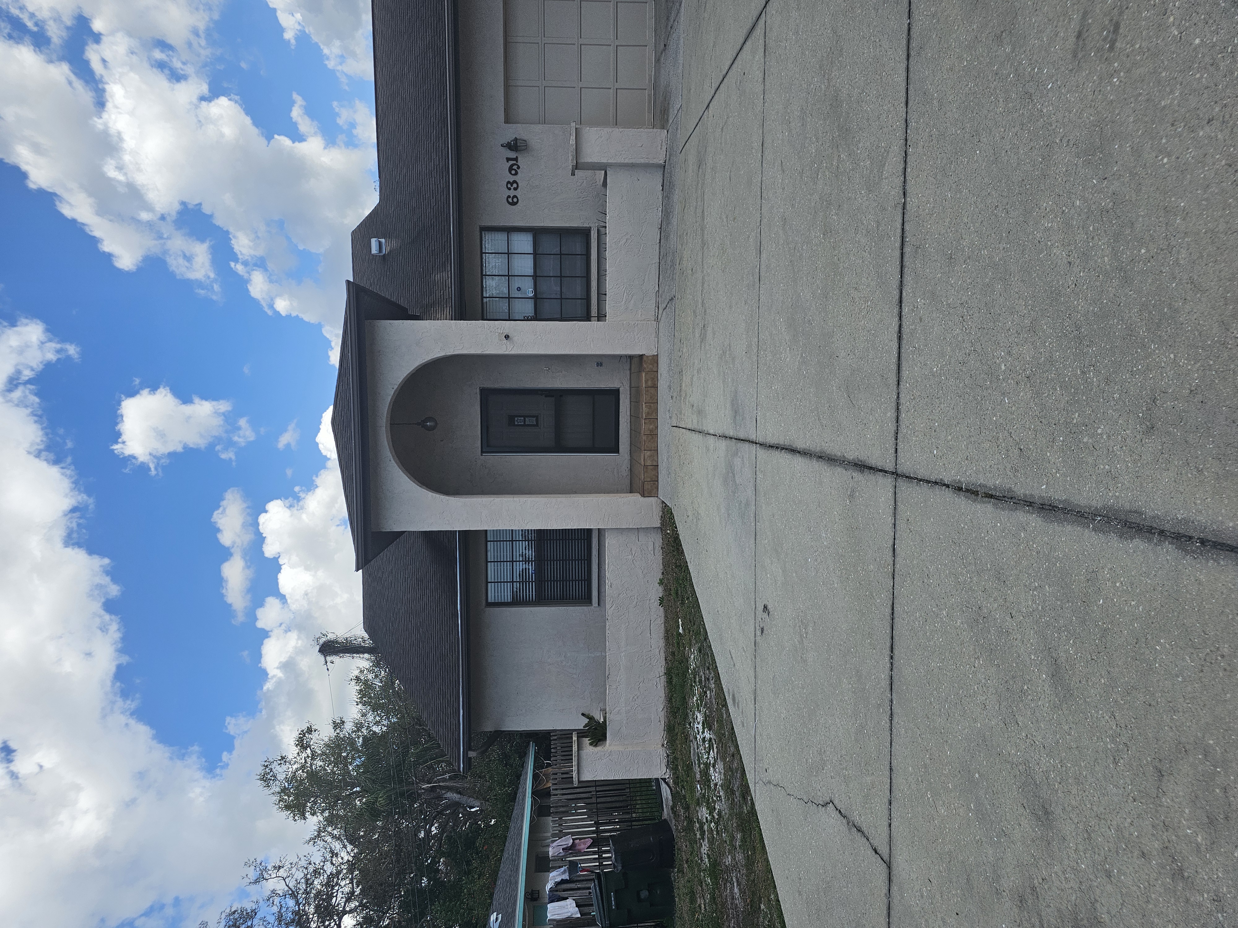 Sarasota House: 6391 Gateway Ave