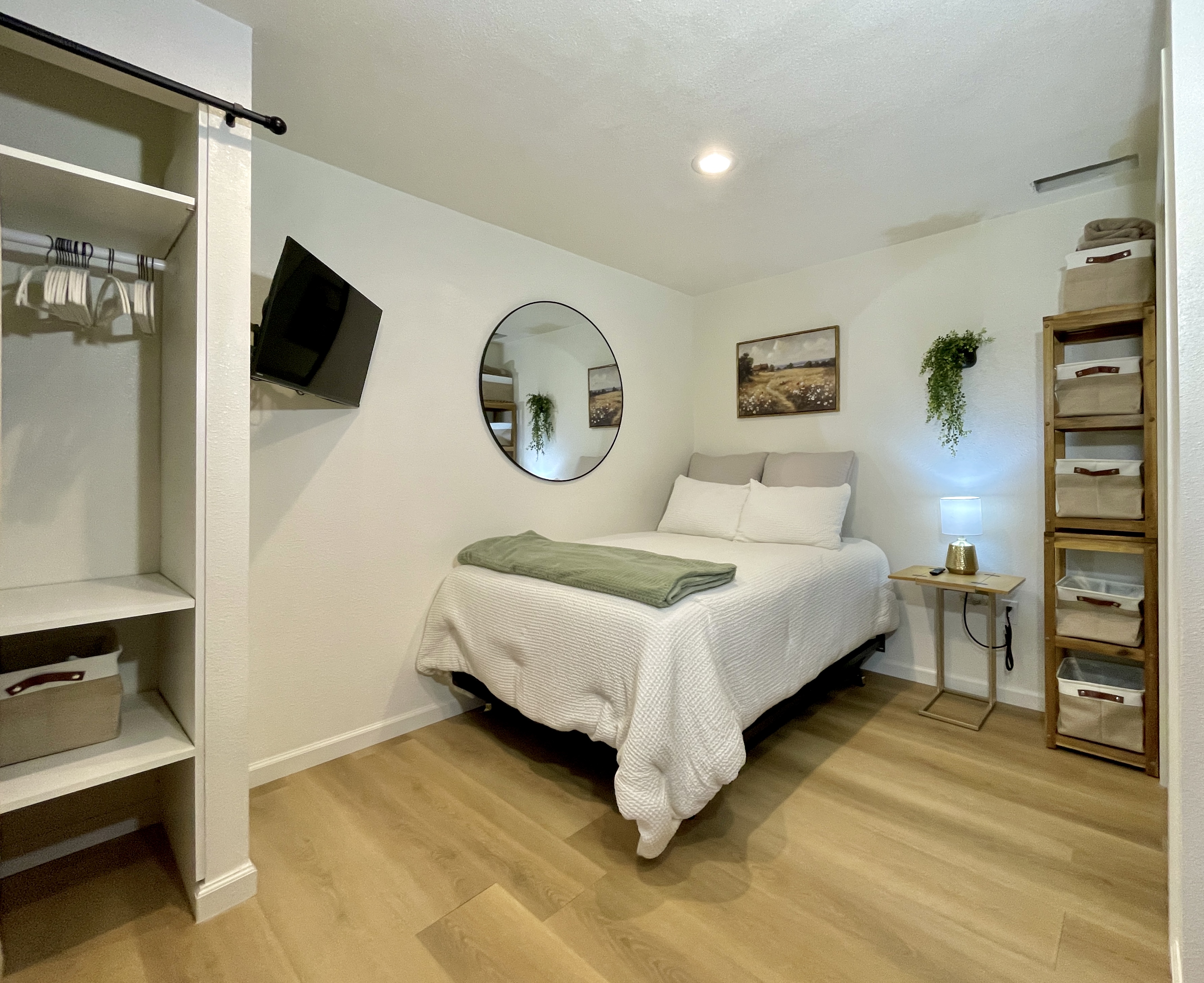 Nipomo House: 225 E Branch St