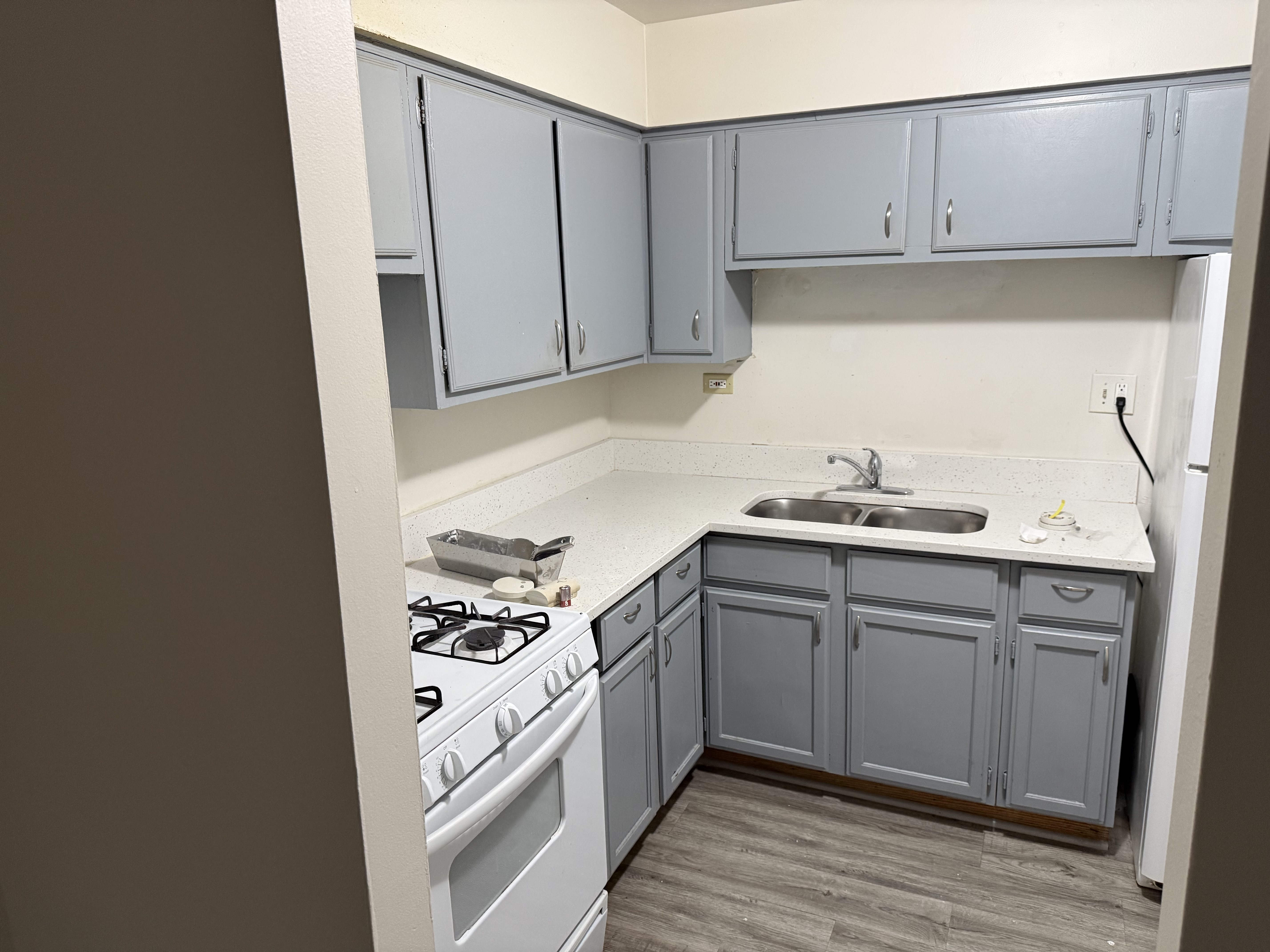 Addison Apartment: 844 College Blvd