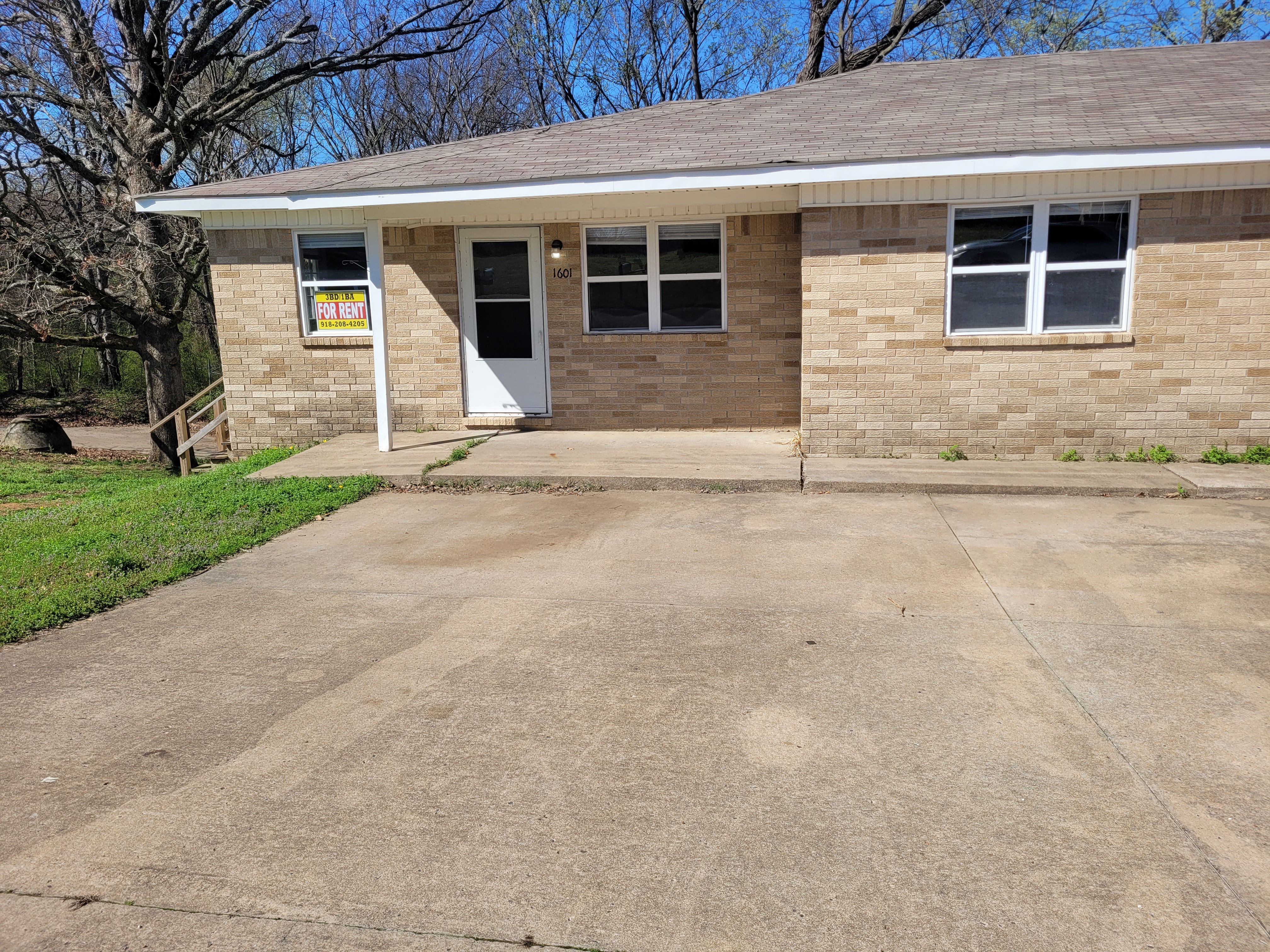 Van Buren Multiplex: 1601 N Hills Blvd