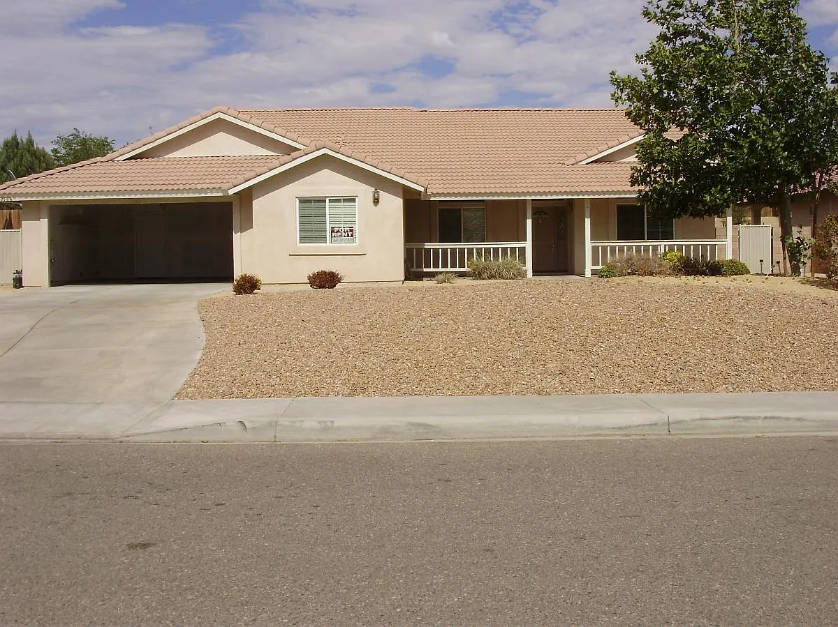 Apple Valley House: 13588 Kurena Rd