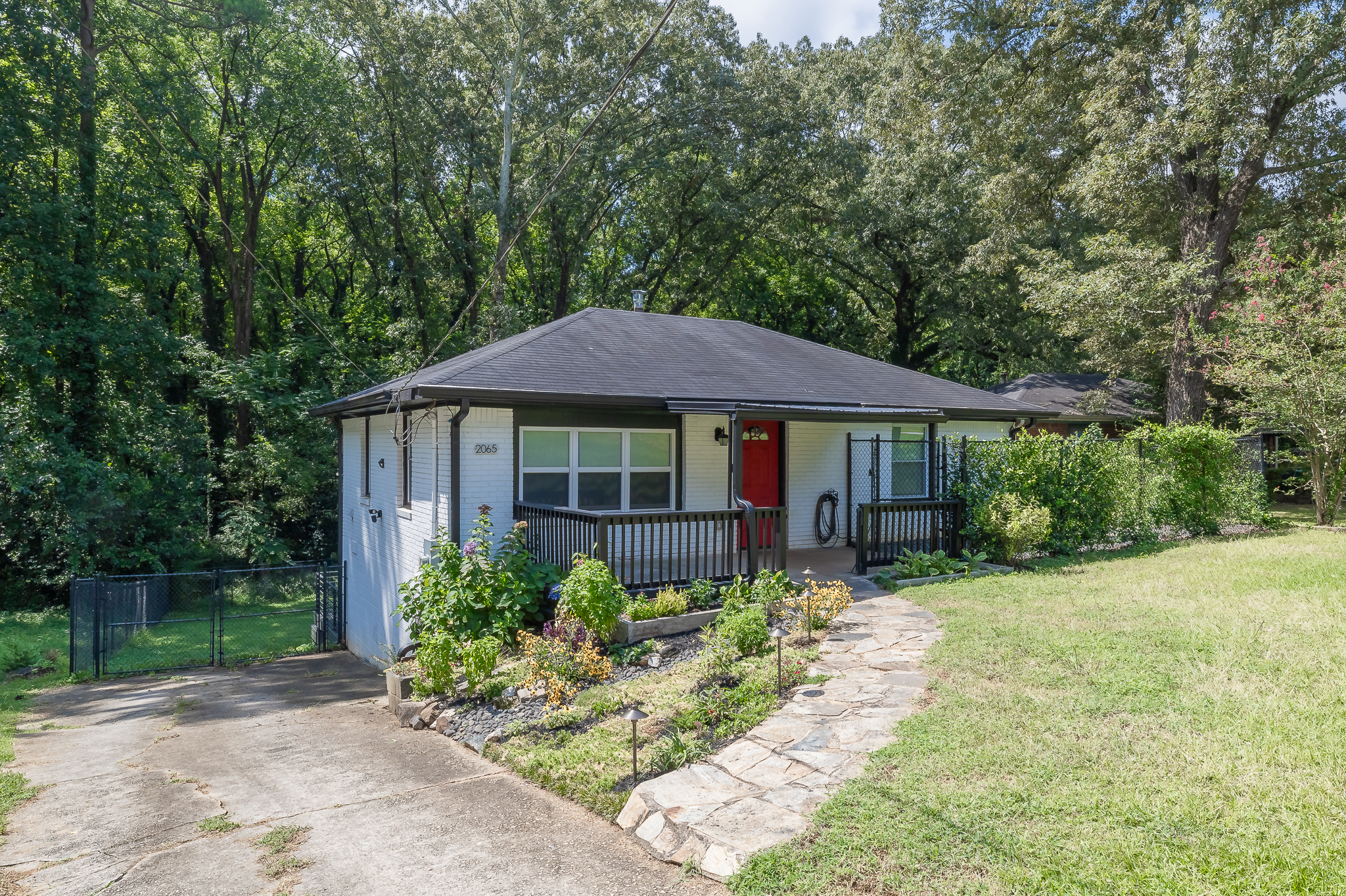 Decatur House: 2065 W Flat Shoals Ter