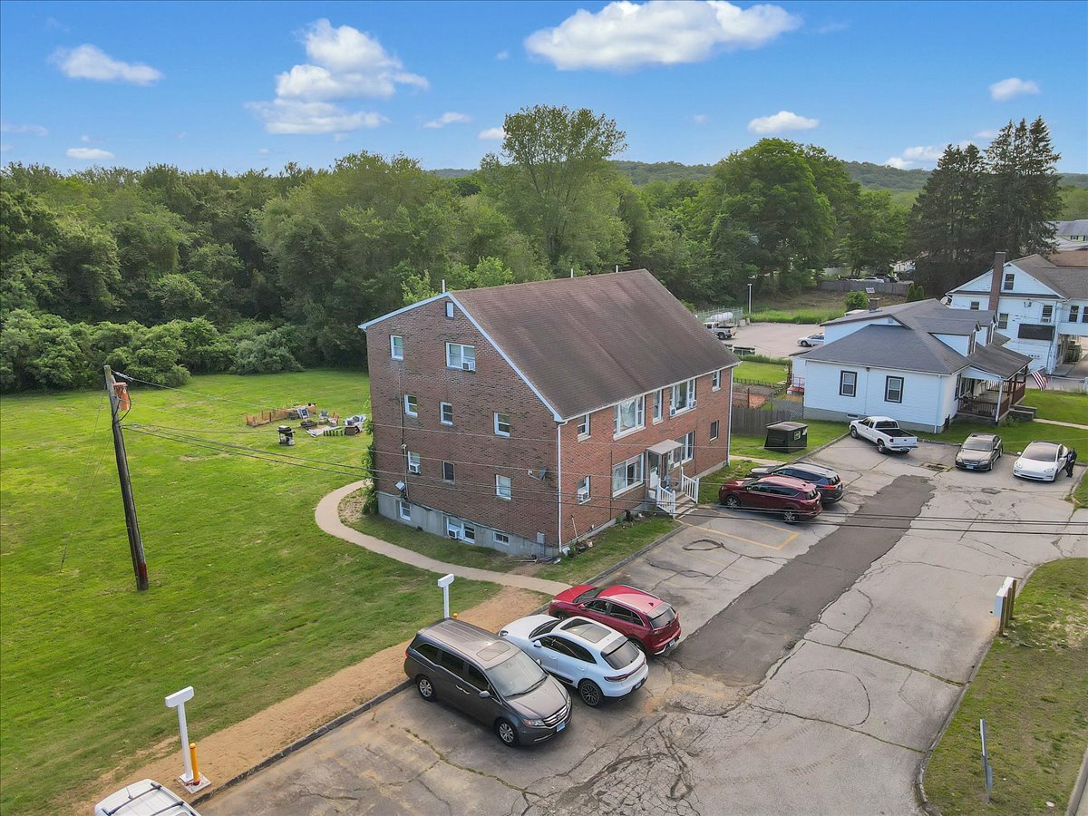 Montville Apartment: 1580 Hartford New London Turnpike