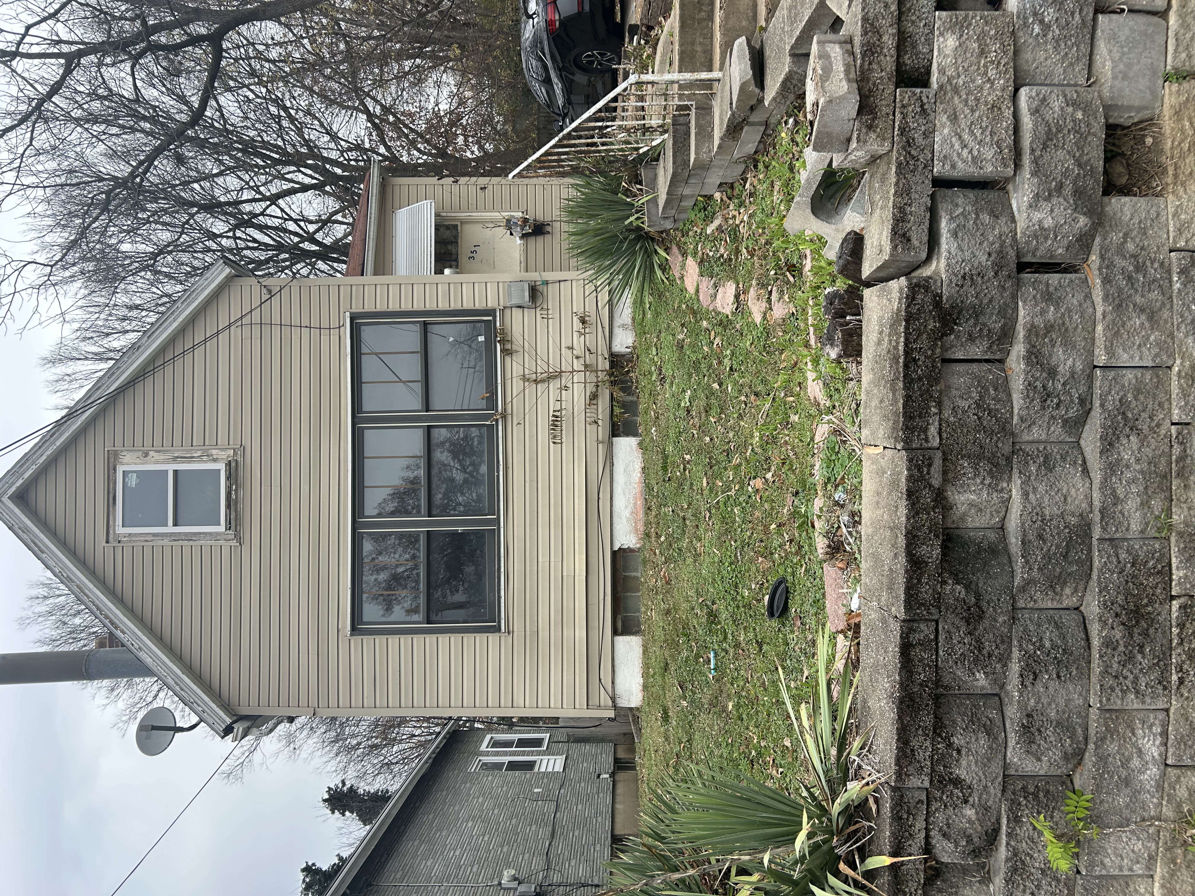 St. Louis House: 351 Lagro Ave