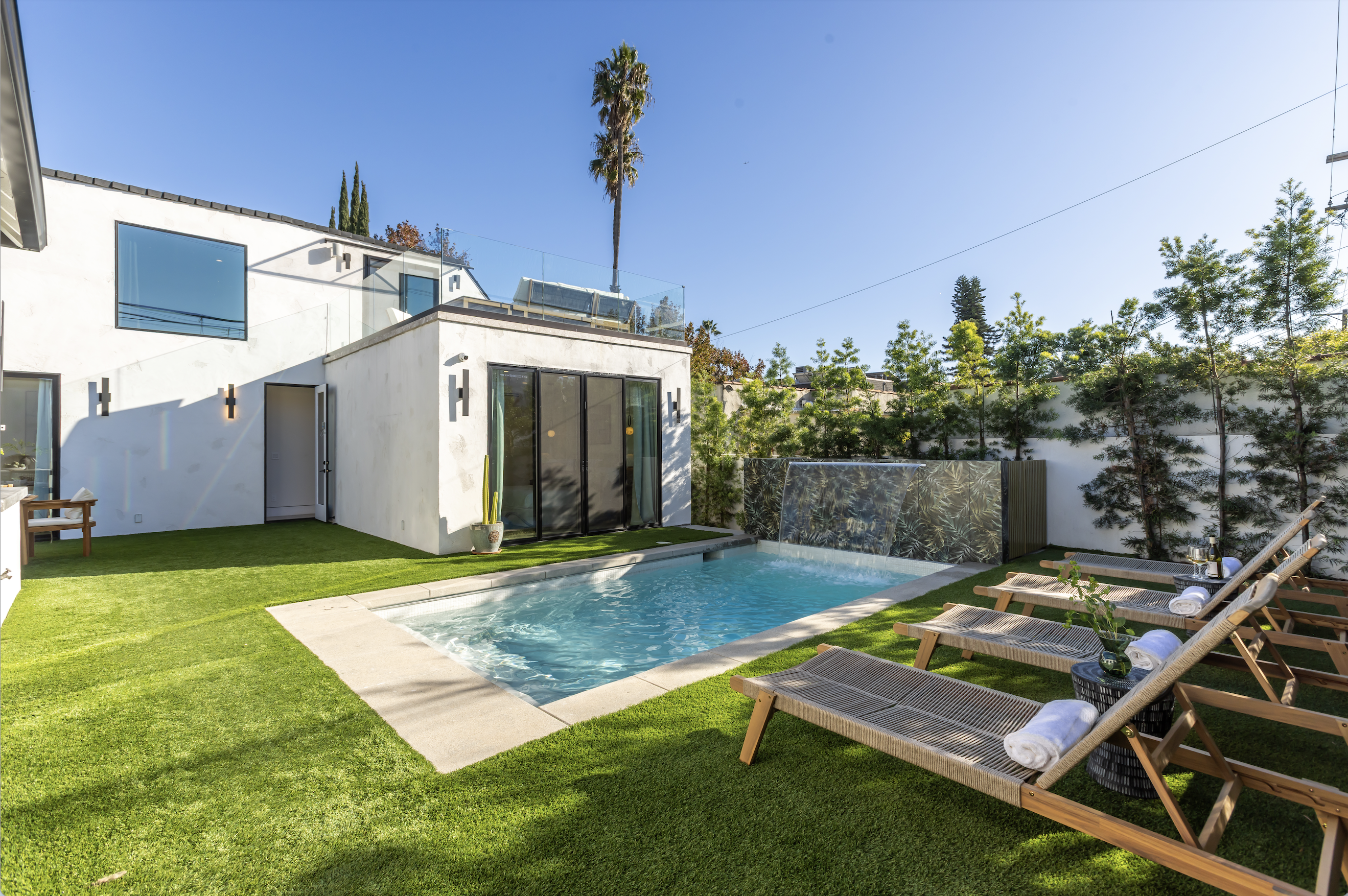 Los Angeles House: 1161 Stearns Dr