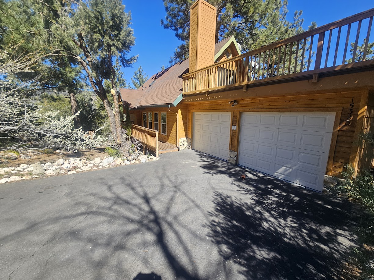 Pine Mountain Club House: 15325 Acacia Way