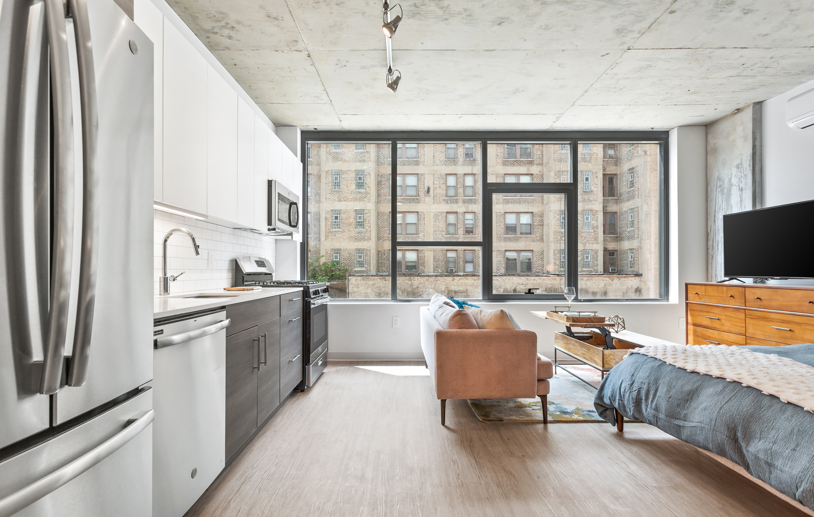 Chicago Apartment: 4550 N Sheridan