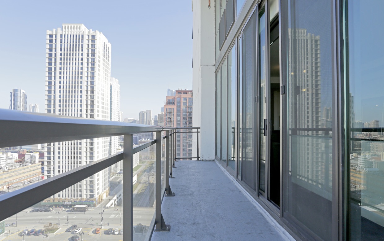 Chicago Condo: 708 W Wayman St