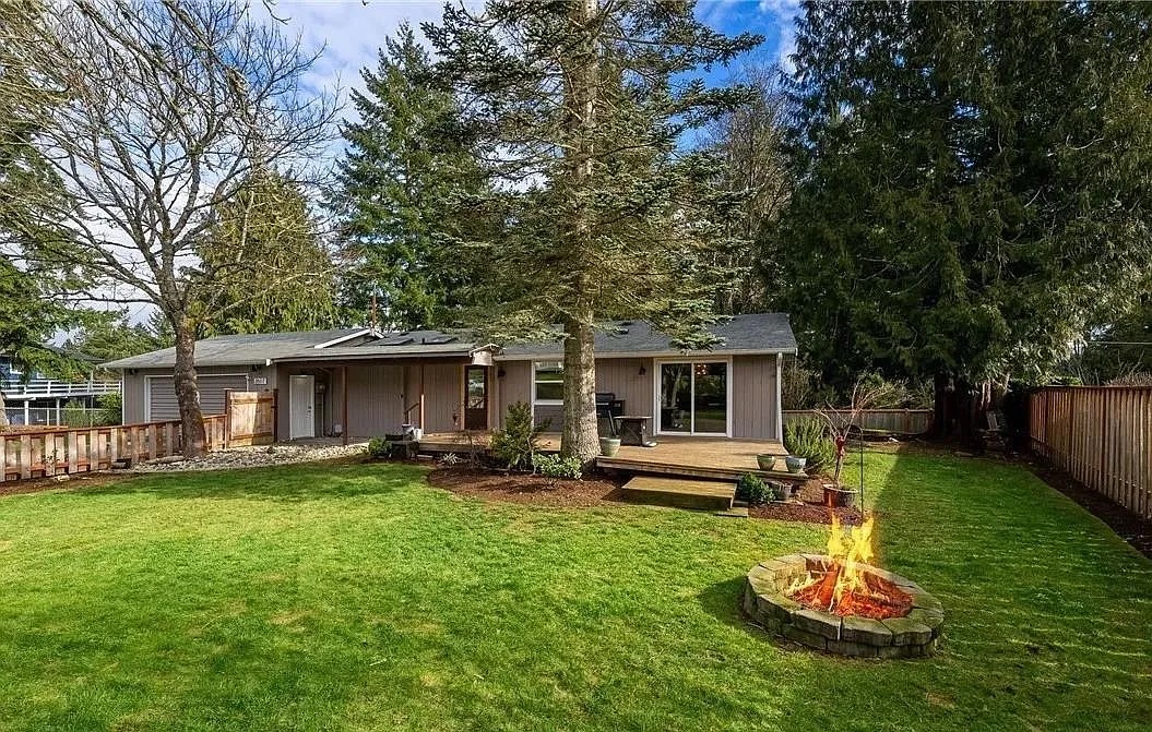 Gig Harbor House: 3517 57th Ave NW