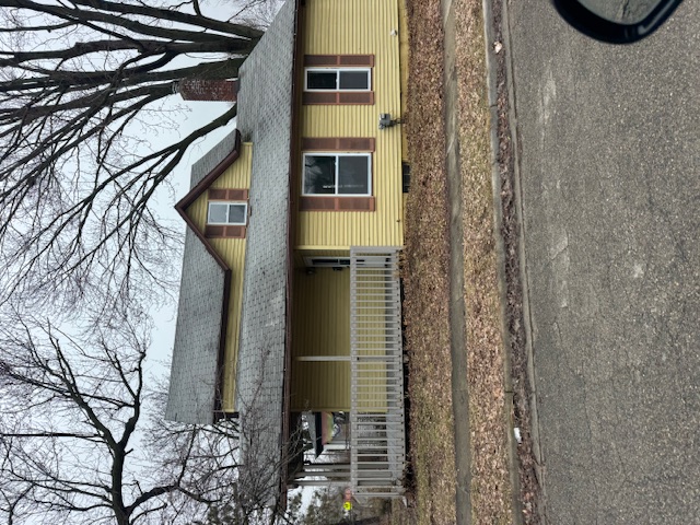 Lansing House: 900 W Willow