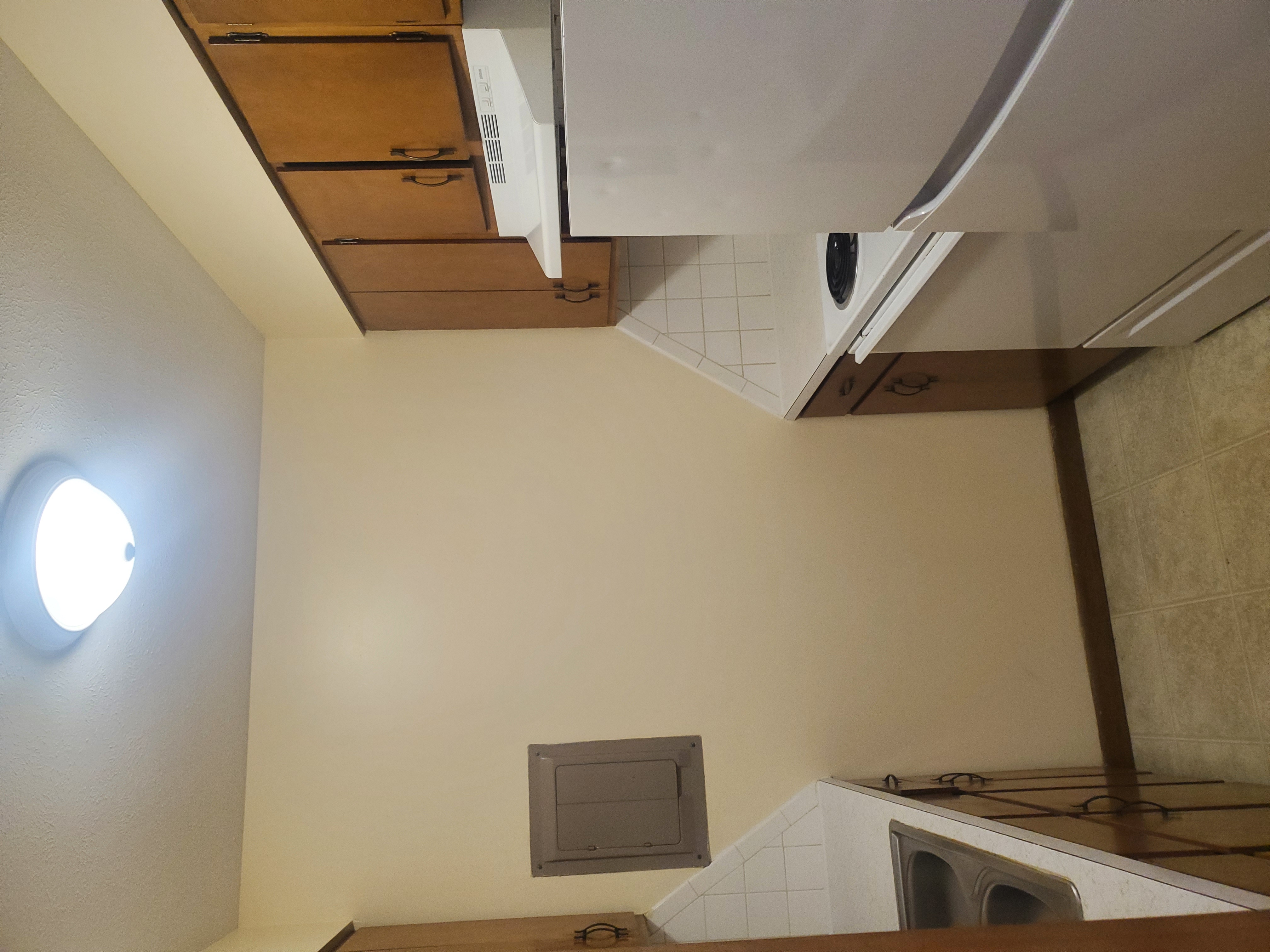 springfield Apartment: 1234 E Elm