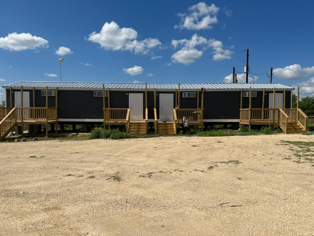 Devine Apartment: 1001 County Road 773