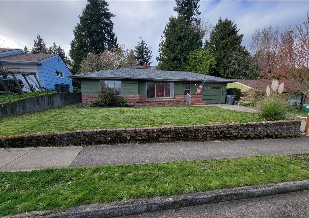 Bremerton House: 2419 Veldee Ave