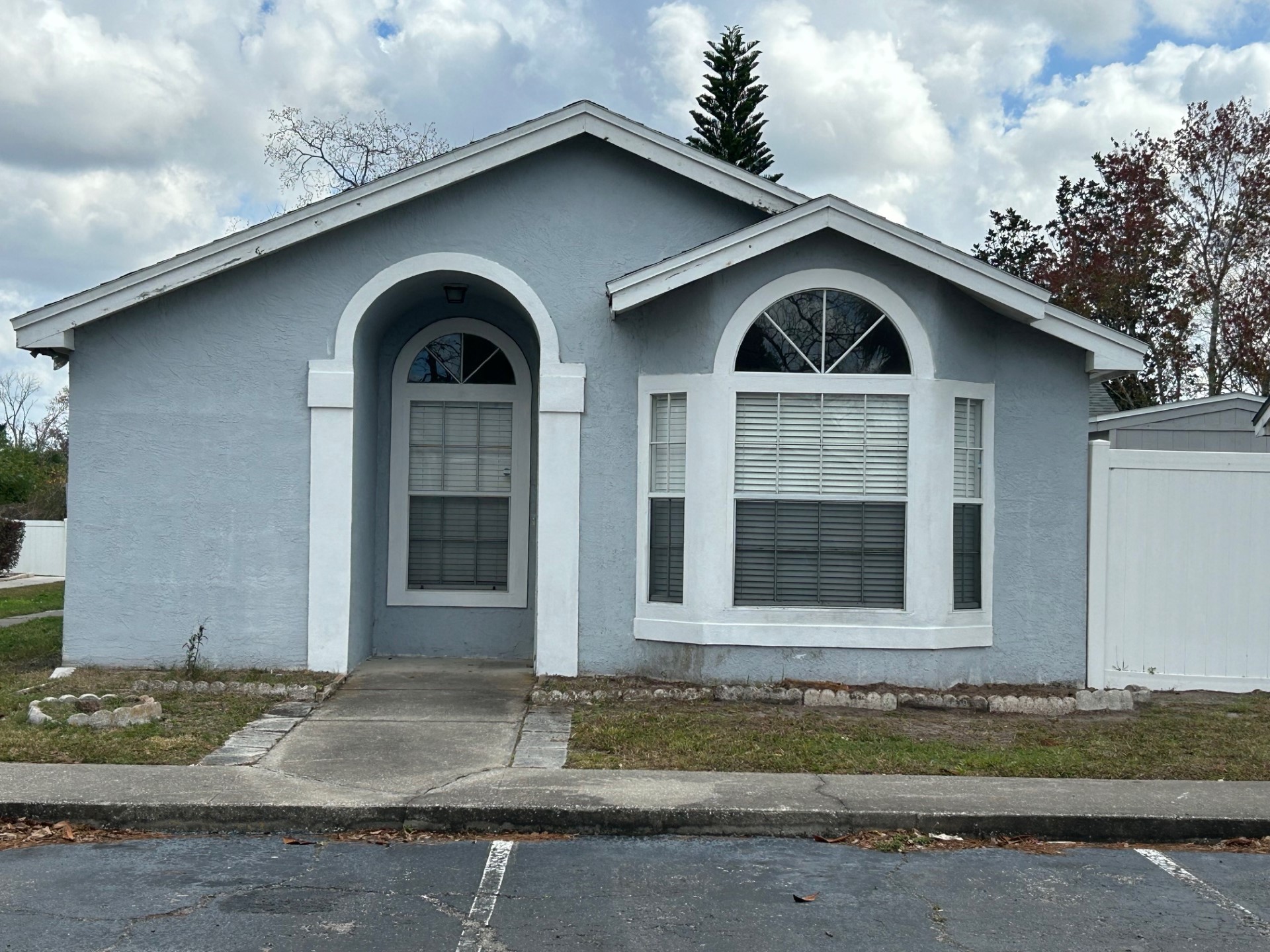 Winter Springs House: 306 San Gabriel St