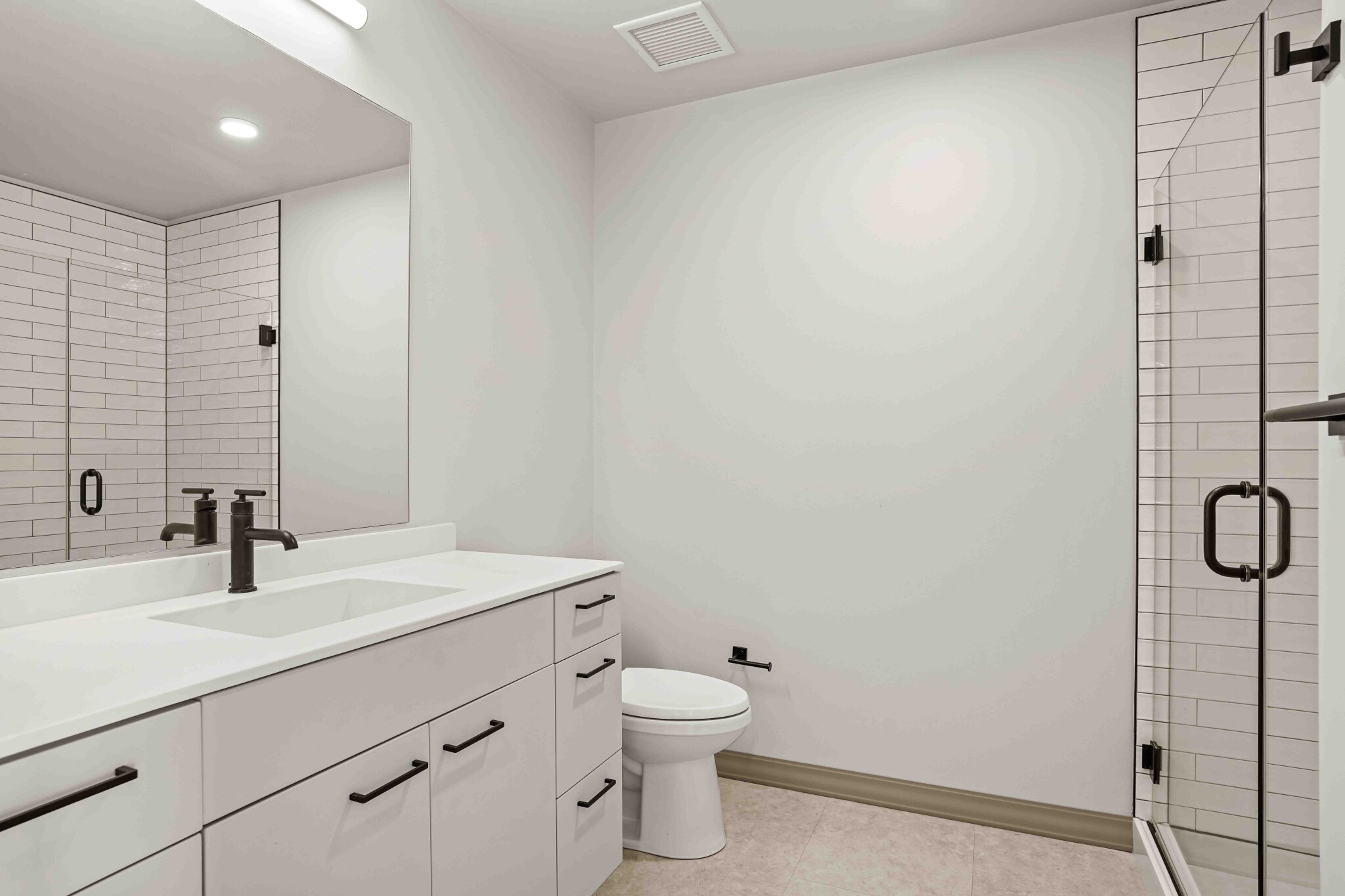 Chicago Apartment: 2150 N Elston Ave