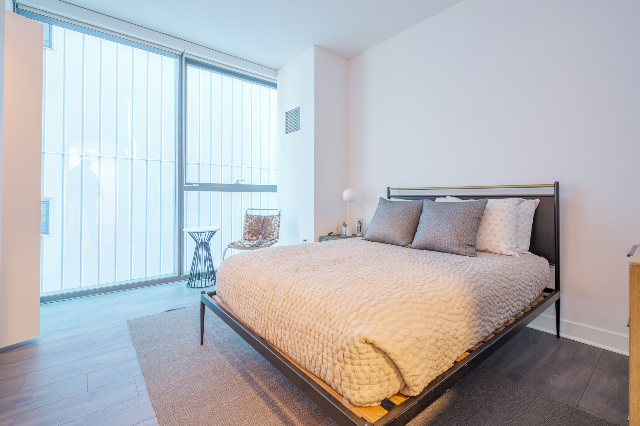 Chicago Condo: 213 W Hubbard St