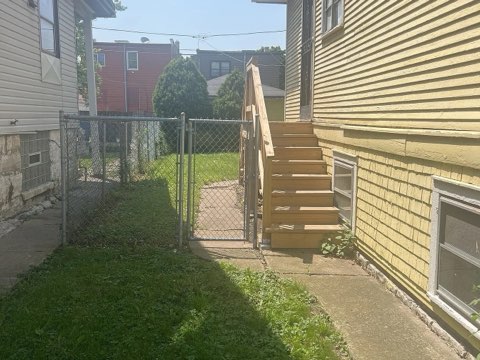 CHICAGO House: 10116 S California