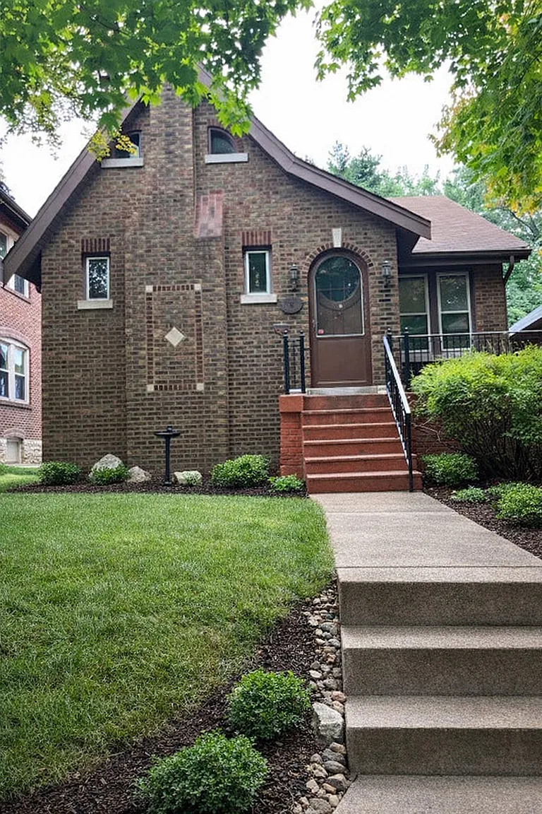 Saint Louis House: 5448 Lisette Ave, Saint Louis, MO 63109