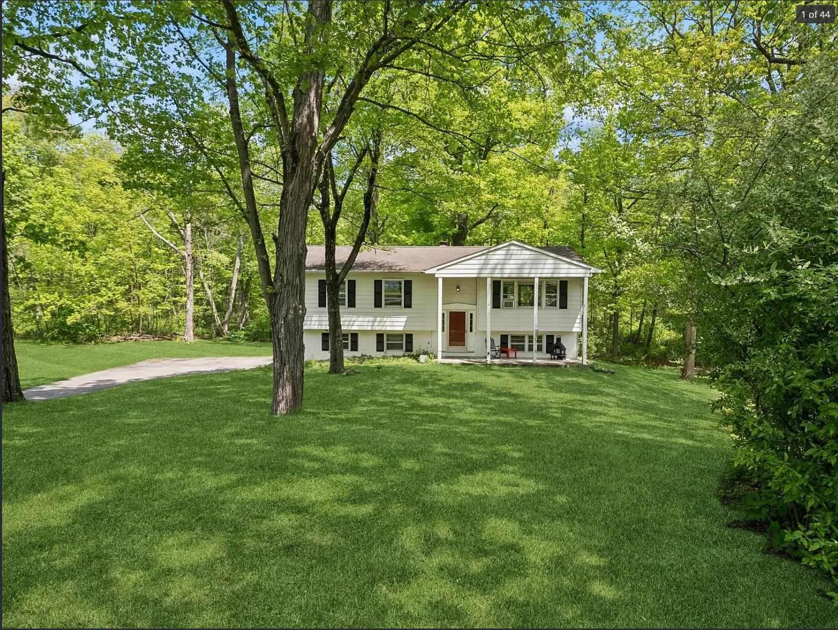 Hyde Park House: 26 Woodland Circle
