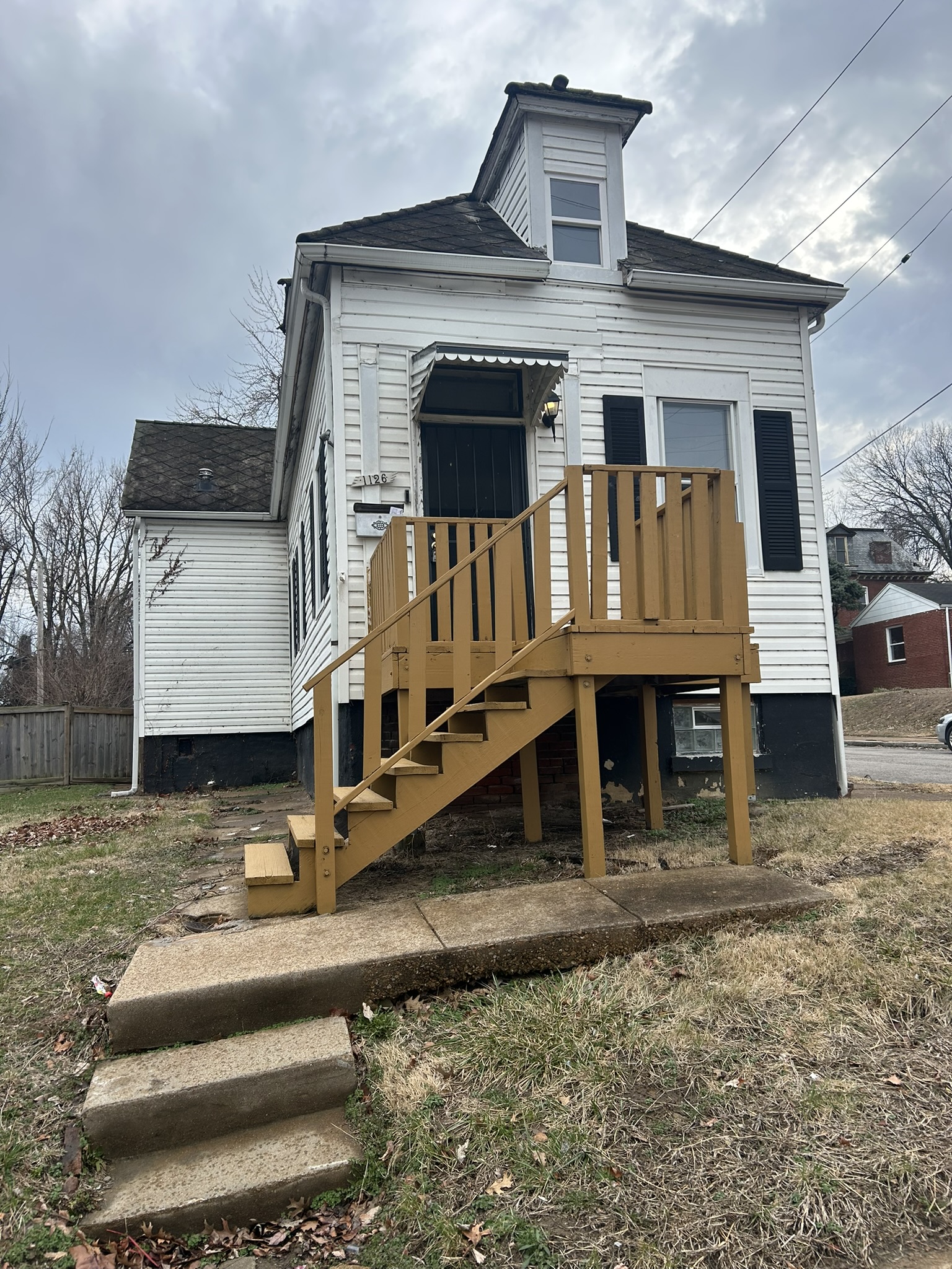 St. Louis House: 1126 Mclaren Ave