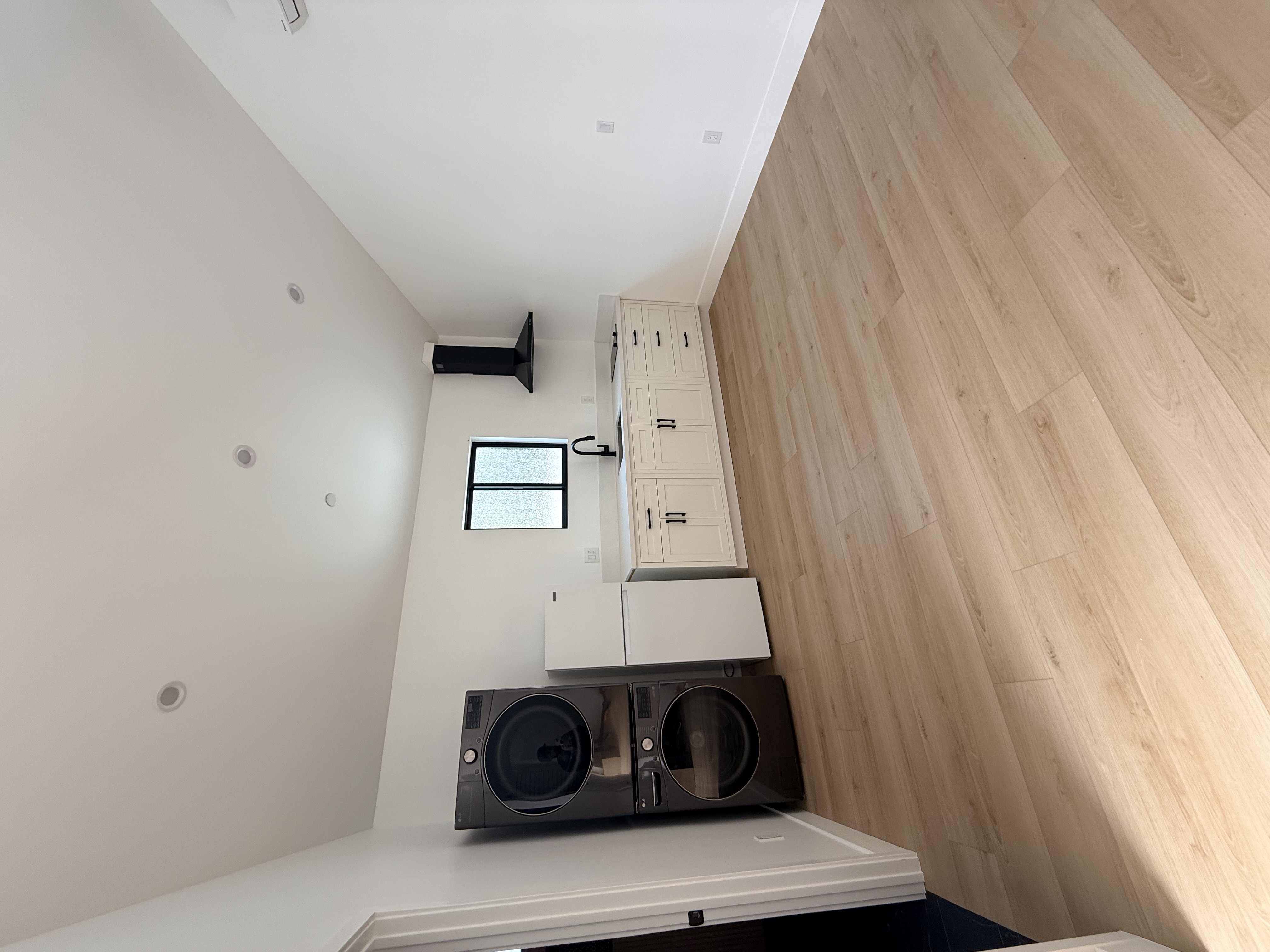 Long Beach Townhome: 111 E. 60th St.