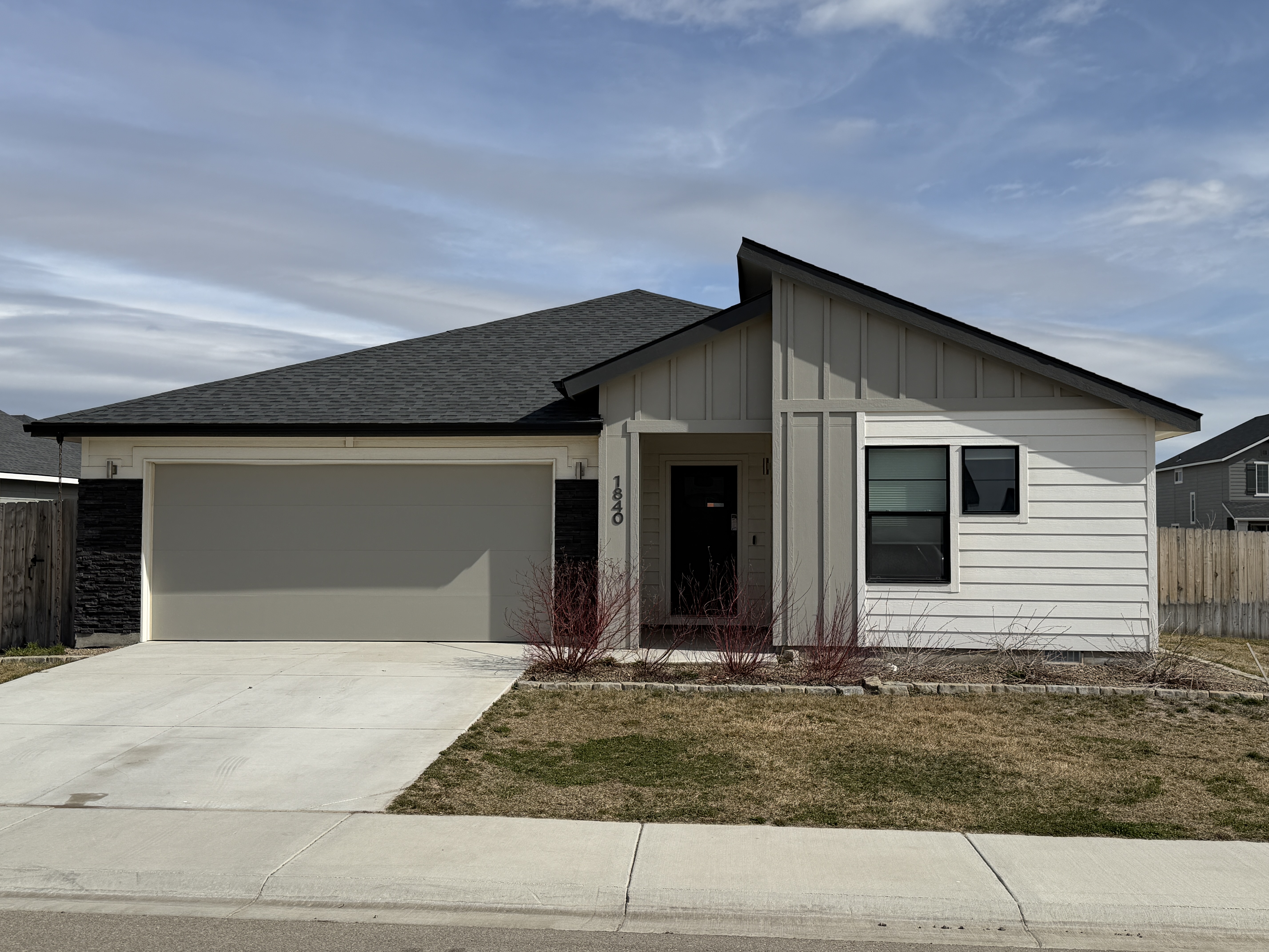 Mountain Home House: 1840 SW Sparrow