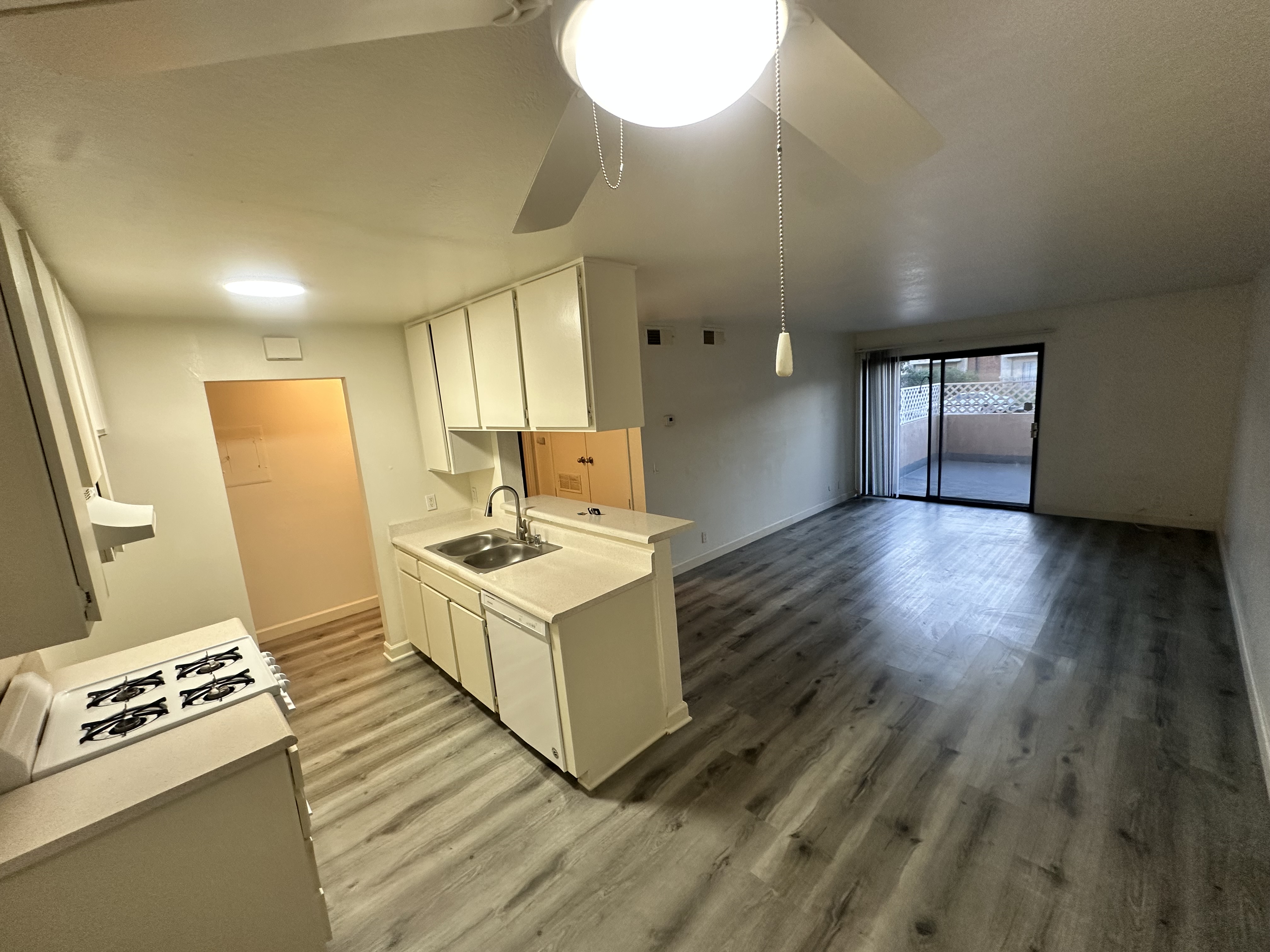 Van nuys Apartment: 7040 Haskell ave
