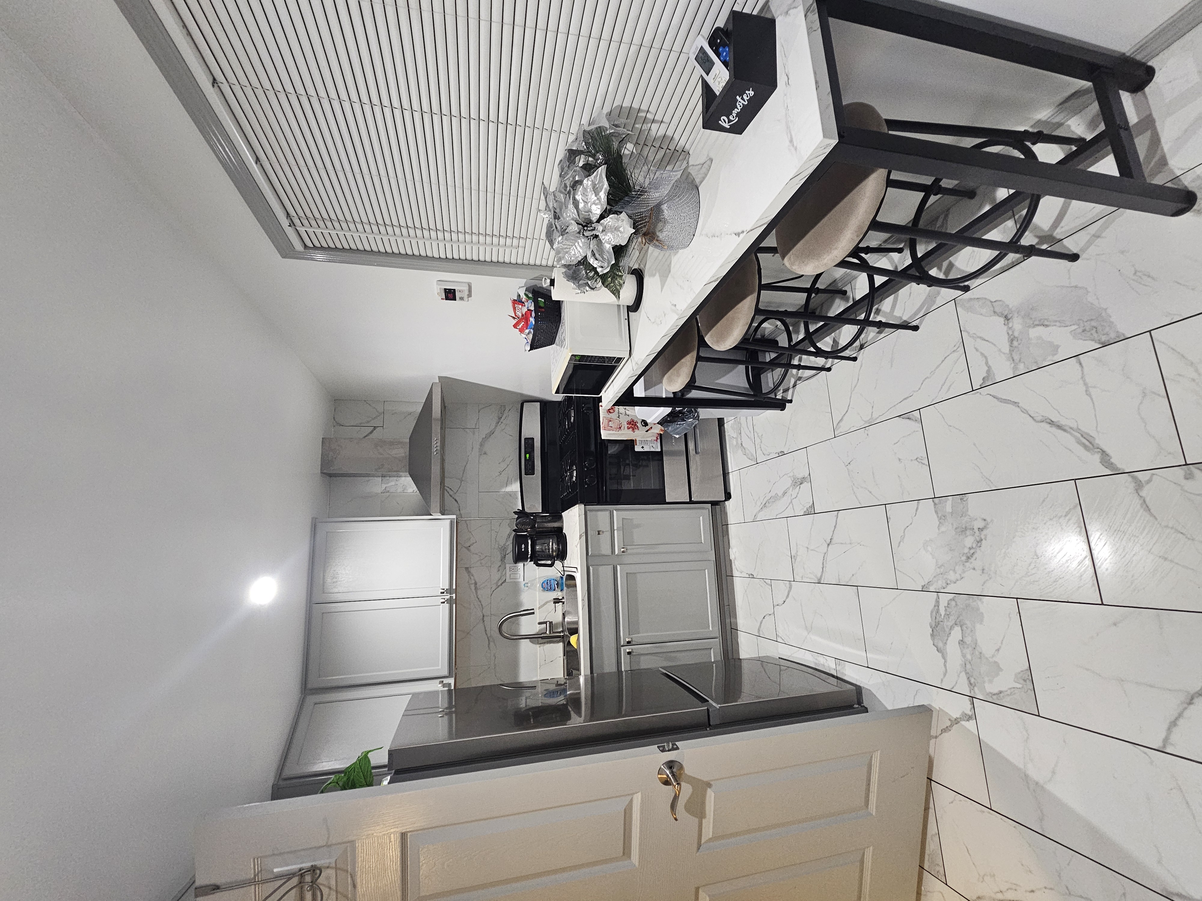 Los Angeles House: 124 E 135th St