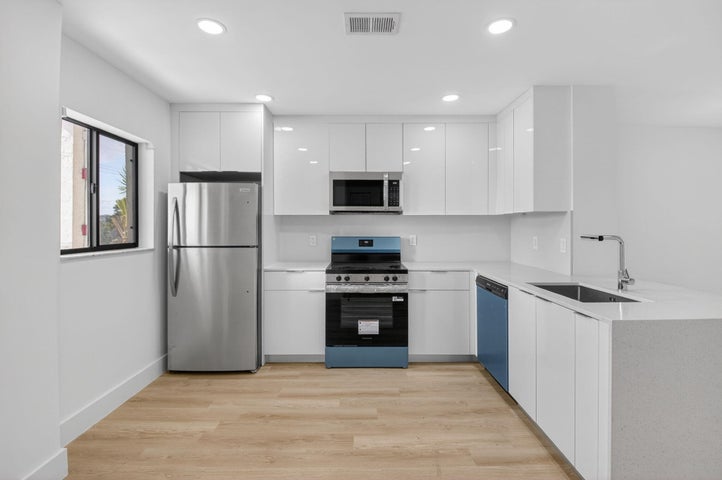 Boca Raton Condo: 300 W Hidden Valley Boulevard 308