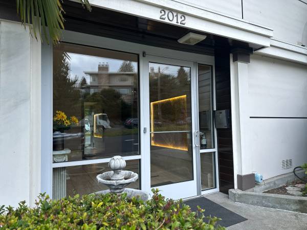 Seattle Apartment: 2012 Thorndyke Ave. W