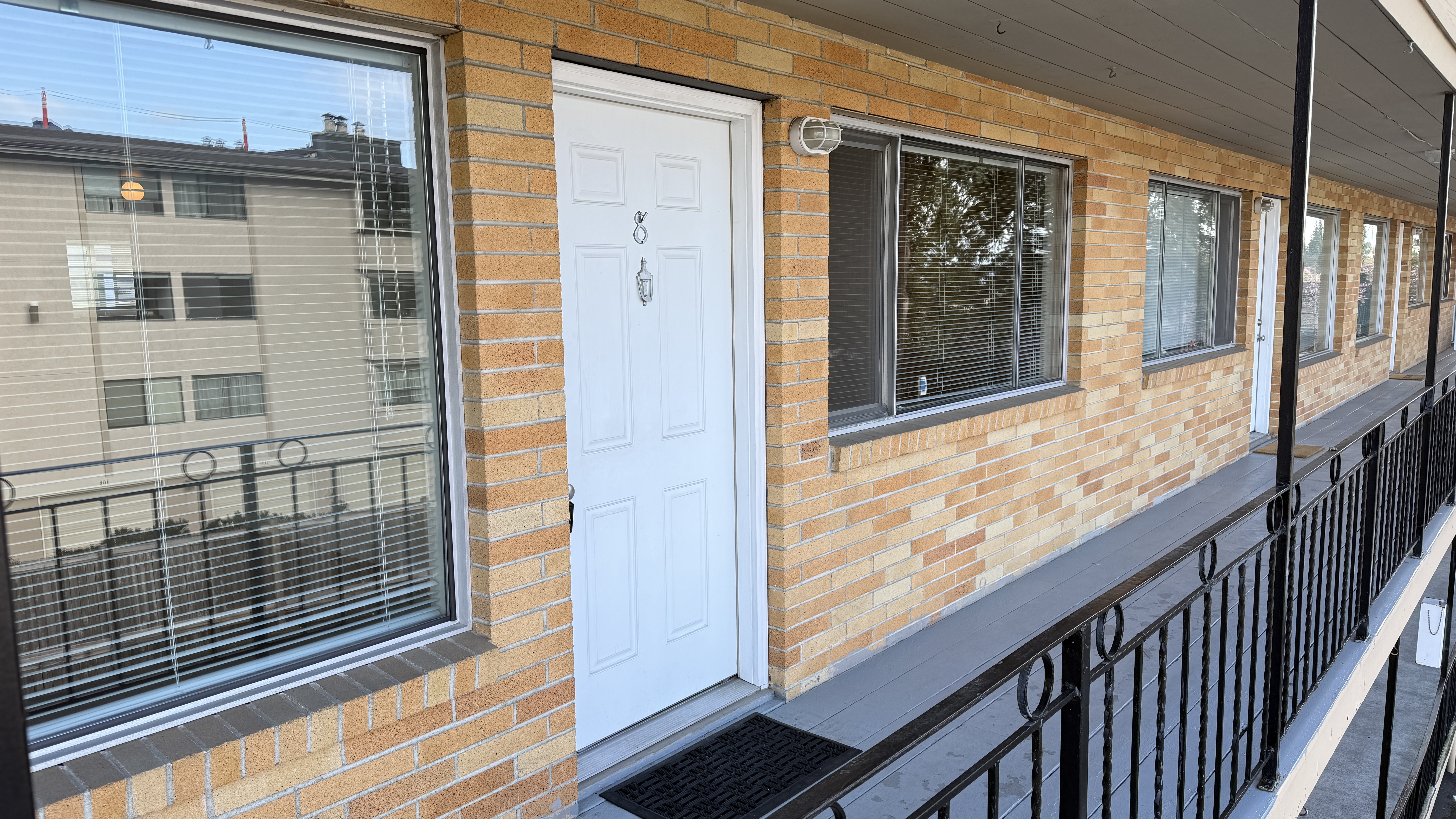 Edmonds Apartment: 1123 5th Ave South