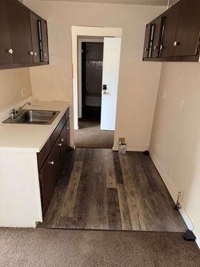 East Cleveland Apartment: 14815 Euclid Ave