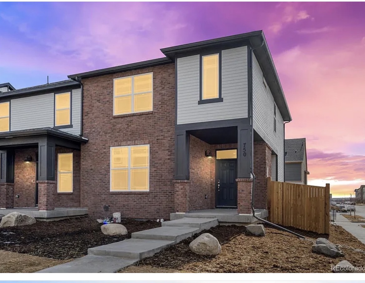 Aurora House: 750 N. Shawnee St