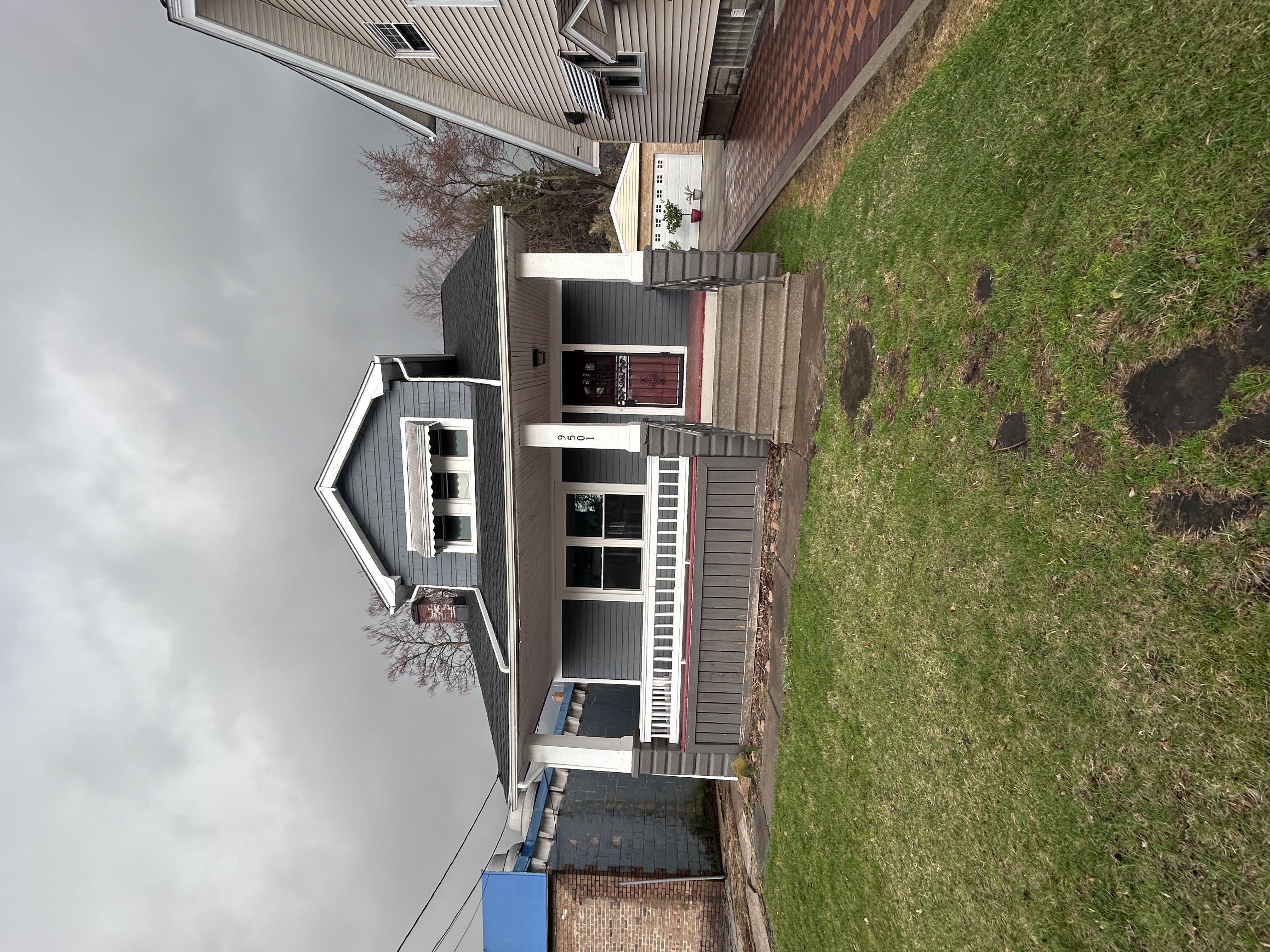 Cleveland House: 9501 Rosewood Ave