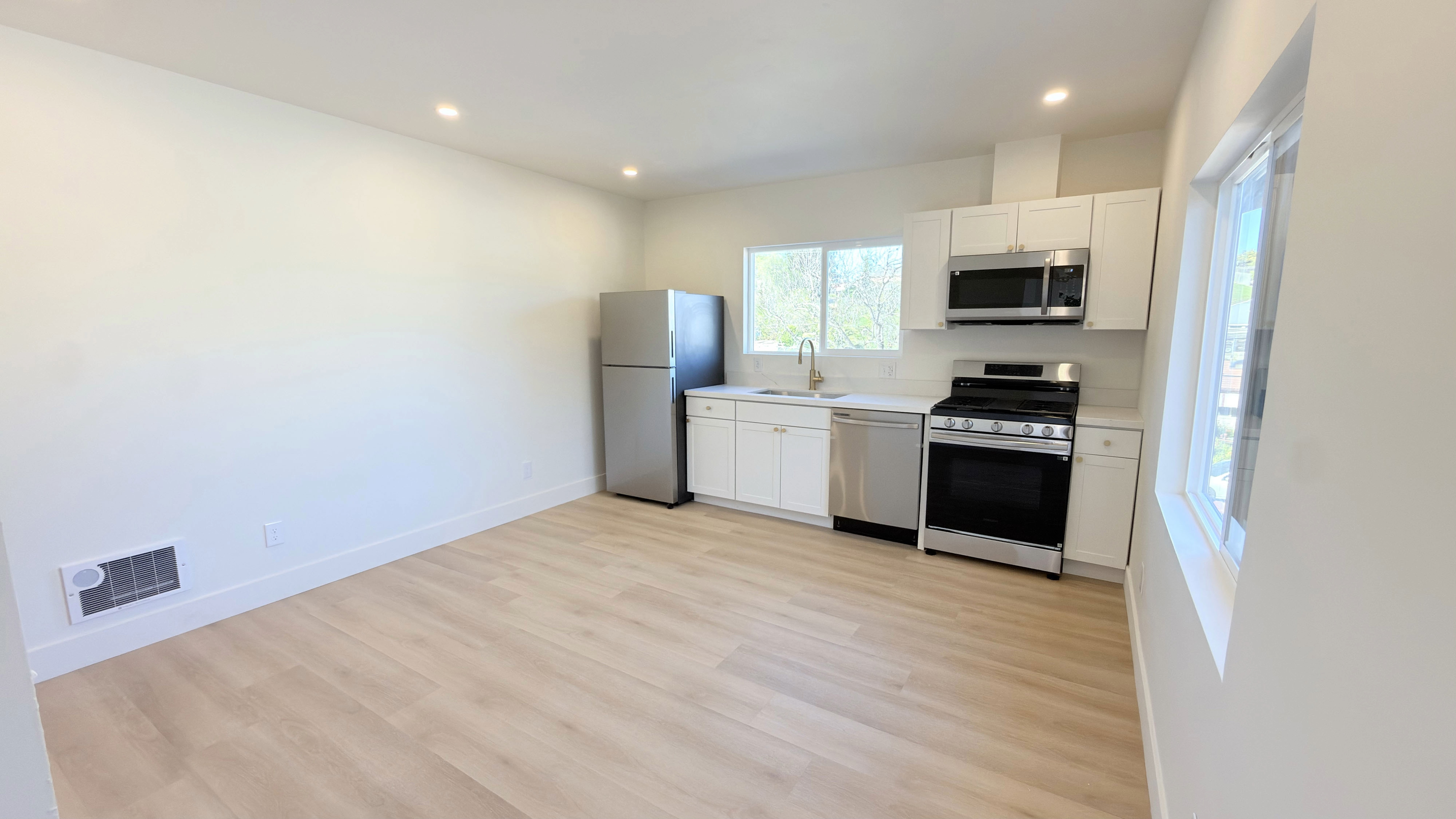 Vallejo House: 1733 Magazine St