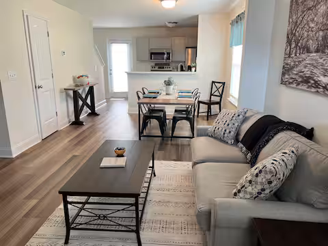 Duncan Townhome: 264 S. Church St. Ext.