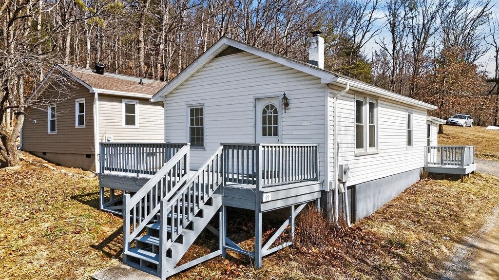 HINTON House: 99 SHARP HILL LN