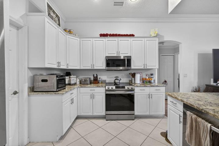 Royal Palm Beach House: 146 Fernwood Crescent